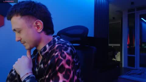 Snapshot of ravine_doleg chatting on 10-30-25, 01:40 Alex Nash online show from 10-30-25, 01:40