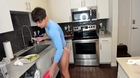 Snapshot of rawr_itsben chatting on 12-18-24, 08:36 Its Ben online show from 12-18-24, 08:36