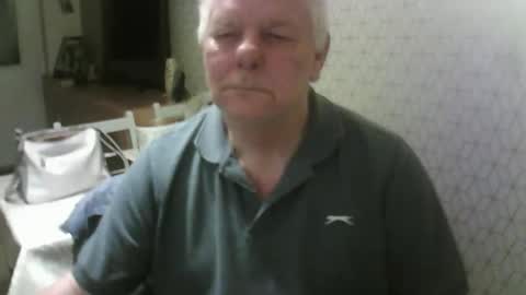 Snapshot of ray47 chatting on 09-28-25, 11:10 ray47 online show from 09-28-25, 11:10