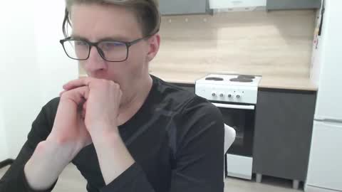 Snapshot of ray_booy chatting on 01-25-25, 06:02 Ray Booy online show from 01-25-25, 06:02