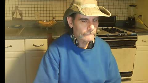 Ray online show from 10-15-25, 06:57