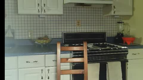 Snapshot of raylene4u2 chatting on 01-08-26, 10:50 Ray online show from 01-08-26, 10:50