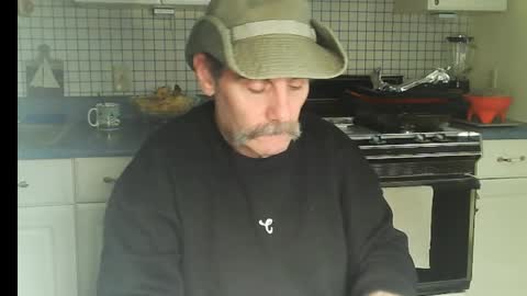 Snapshot of raylene4u2 chatting on 01-10-26, 08:32 Ray online show from 01-10-26, 08:32