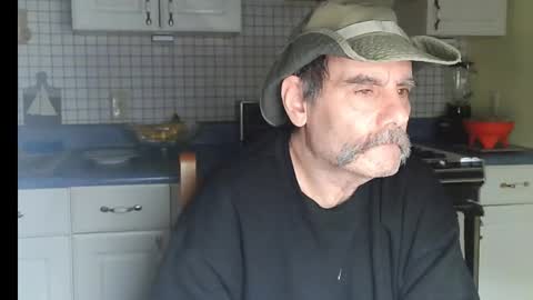 Snapshot of raylene4u2 chatting on 01-14-26, 08:20 Ray online show from 01-14-26, 08:20