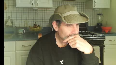 Snapshot of raylene4u2 chatting on 01-18-26, 05:50 Ray online show from 01-18-26, 05:50