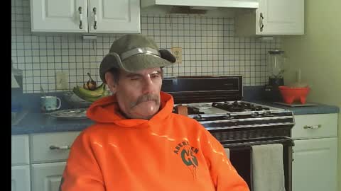 Snapshot of raylene4u2 chatting on 02-02-26, 08:07 Ray online show from 02-02-26, 08:07