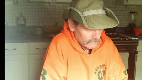 Snapshot of raylene4u2 chatting on 02-06-26, 11:41 Ray online show from 02-06-26, 11:41