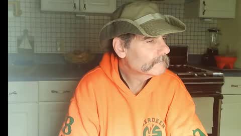 Snapshot of raylene4u2 chatting on 02-09-26, 05:00 Ray online show from 02-09-26, 05:00