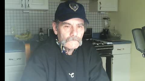 Snapshot of raylene4u2 chatting on 02-22-26, 06:02 Ray online show from 02-22-26, 06:02