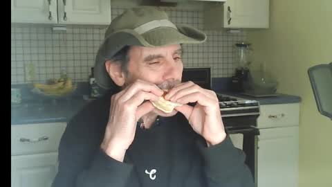 Snapshot of raylene4u2 chatting on 02-22-26, 07:12 Ray online show from 02-22-26, 07:12