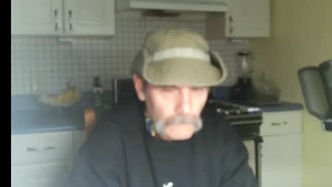 Snapshot of raylene4u2 chatting on 02-25-26, 10:03 Ray online show from 02-25-26, 10:03