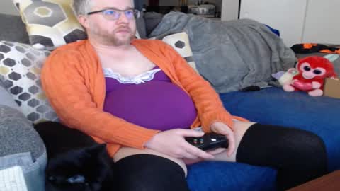 Snapshot of raymondsun chatting on 10-12-25, 02:49 Sunshine Ray online show from 10-12-25, 02:49