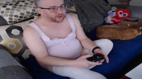 Snapshot of raymondsun chatting on 11-08-25, 05:12 Sunshine Ray online show from 11-08-25, 05:12