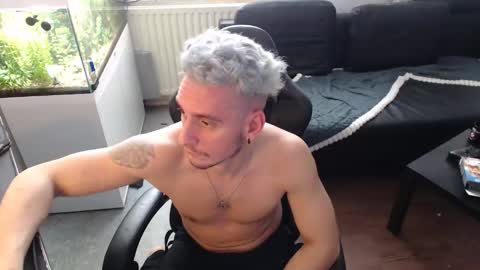 Rayzel online show from 01-11-26, 02:11