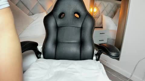 DONCELLA online show from 02-05-26, 08:24