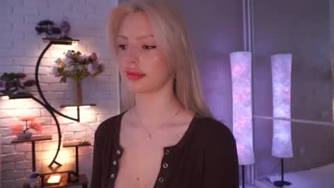 Snapshot of realcrystal chatting on 03-01-26, 05:31 Grace online show from 03-01-26, 05:31