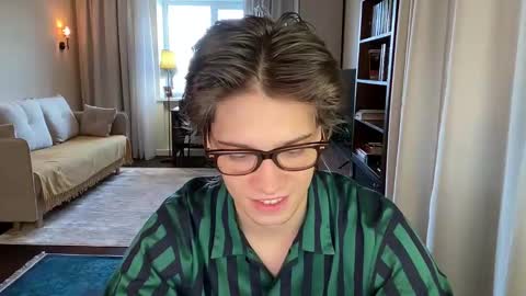 Snapshot of realsupermichael chatting on 01-05-25, 12:31 AliceEve online show from 01-05-25, 12:31