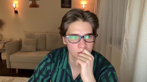 Snapshot of realsupermichael chatting on 01-20-25, 06:32 AliceEve online show from 01-20-25, 06:32