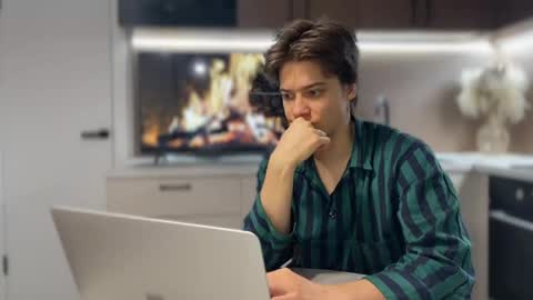 Snapshot of realsupermichael chatting on 02-17-25, 08:36 AliceEve online show from 02-17-25, 08:36