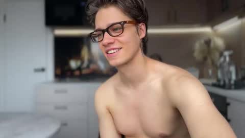 Snapshot of realsupermichael chatting on 03-02-25, 09:21 AliceEve online show from 03-02-25, 09:21