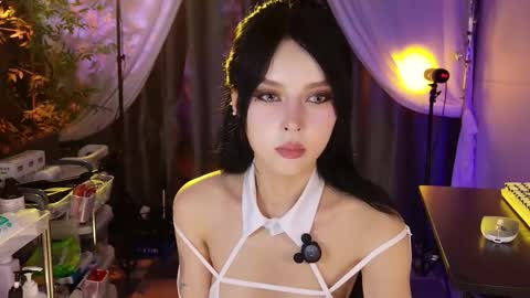Snapshot of reaowna___ chatting on 10-22-25, 04:29 reaowna___ online show from 10-22-25, 04:29
