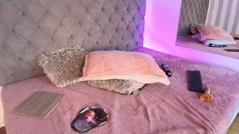Snapshot of rebeca_cortez1 chatting on 01-04-25, 12:49 I invite you to my birthday on November 3th  online show from 01-04-25, 12:49