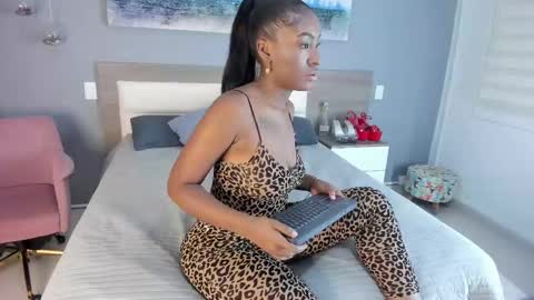 Snapshot of rebeca_cortez1 chatting on 09-18-25, 08:11 I invite you to my birthday on November 3th  online show from 09-18-25, 08:11