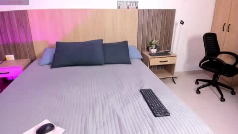 I invite you to my birthday on November 3th  online show from 12-15-25, 09:41