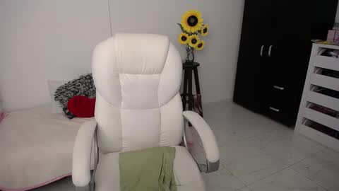 REBECA online show from 01-10-25, 02:04