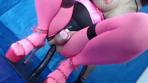 Snapshot of rebeccalachaude chatting on 03-08-25, 08:55 Rebeccalachaude online show from 03-08-25, 08:55