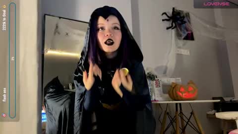 Snapshot of rebeccaniksoon chatting on 10-29-25, 02:36 Rebecca Nikson online show from 10-29-25, 02:36