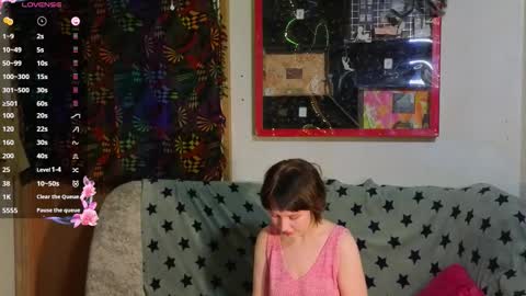 Snapshot of reborn_elf chatting on 10-30-25, 04:41 Lara online show from 10-30-25, 04:41