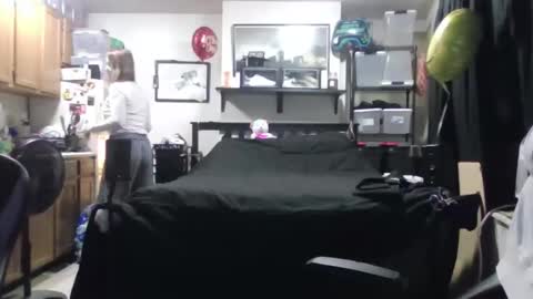 Keely KeKe Kiwi online show from 01-15-26, 06:22