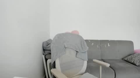 Snapshot of red19910107 chatting on 02-11-25, 12:37 Lolanaturalred online show from 02-11-25, 12:37