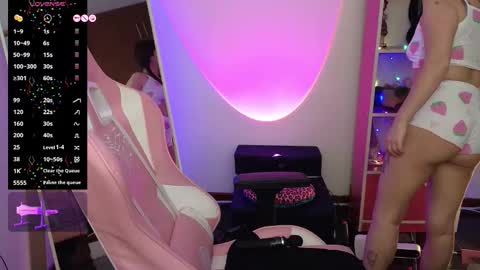 Snapshot of red_barbiedoll chatting on 09-21-25, 04:08 Barbie -----  online show from 09-21-25, 04:08