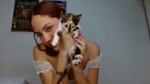 Snapshot of red_chanty chatting on 09-22-25, 10:56 Lorena online show from 09-22-25, 10:56
