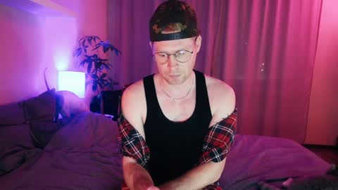Snapshot of red_guy1 chatting on 01-06-25, 05:06 Sean Fire online show from 01-06-25, 05:06