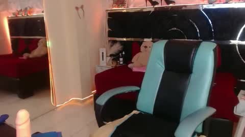 Snapshot of red_moon_2 chatting on 02-04-26, 12:16 Lunaaaaa online show from 02-04-26, 12:16