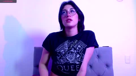 IG   OF red moonn online show from 12-18-24, 10:40