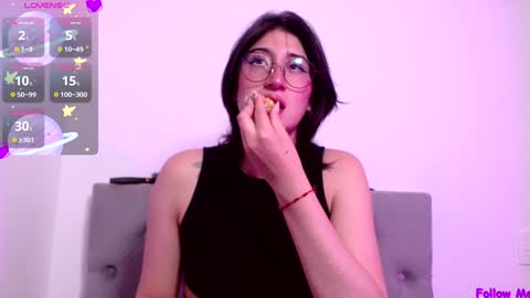 IG   OF red moonn online show from 12-21-24, 05:51