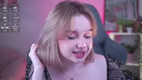 Snapshot of red_queeen chatting on 12-05-24, 12:08 QUEEN OF EVIL online show from 12-05-24, 12:08