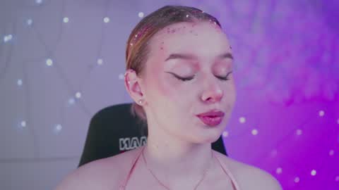 Snapshot of red_queeen chatting on 12-07-24, 06:04 QUEEN OF EVIL online show from 12-07-24, 06:04