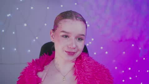 Snapshot of red_queeen chatting on 12-08-24, 12:18 QUEEN OF EVIL online show from 12-08-24, 12:18