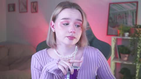 Snapshot of red_queeen chatting on 12-11-24, 05:26 QUEEN OF EVIL online show from 12-11-24, 05:26