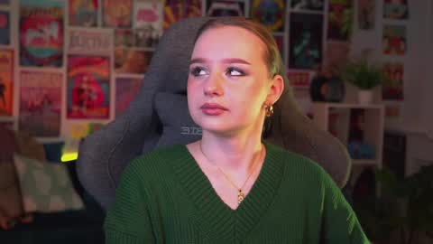 Snapshot of red_queeen chatting on 12-12-24, 05:48 QUEEN OF EVIL online show from 12-12-24, 05:48