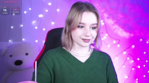 Snapshot of red_queeen chatting on 12-14-24, 09:35 QUEEN OF EVIL online show from 12-14-24, 09:35