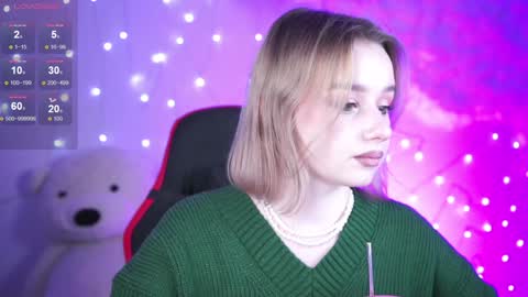 Snapshot of red_queeen chatting on 12-15-24, 12:40 QUEEN OF EVIL online show from 12-15-24, 12:40