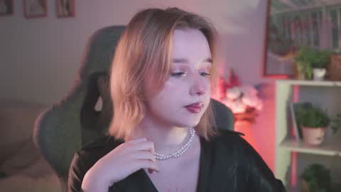 Snapshot of red_queeen chatting on 12-16-24, 05:54 QUEEN OF EVIL online show from 12-16-24, 05:54