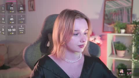 Snapshot of red_queeen chatting on 12-16-24, 09:41 QUEEN OF EVIL online show from 12-16-24, 09:41