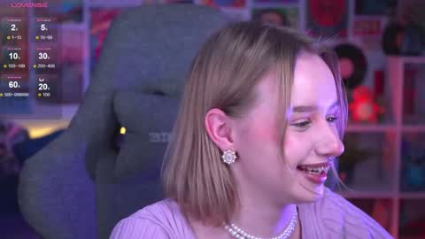 Snapshot of red_queeen chatting on 12-18-24, 11:40 QUEEN OF EVIL online show from 12-18-24, 11:40